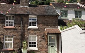 Bramble Cottage With Free Parking